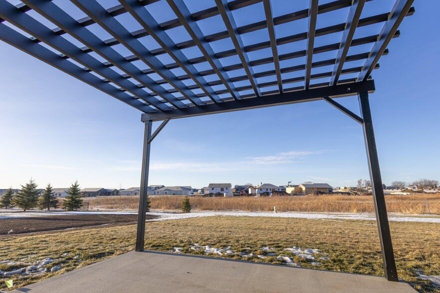 Building Photo - 2324 Sweetgrass Dr