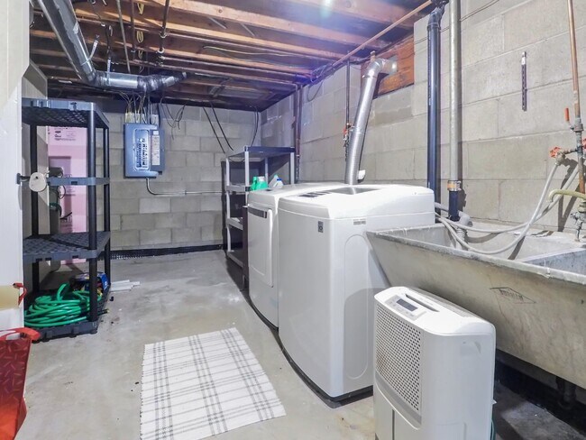 Building Photo - Open and Updated 2-Bed Home with Granite & Hardwood  in Arden Hills!"