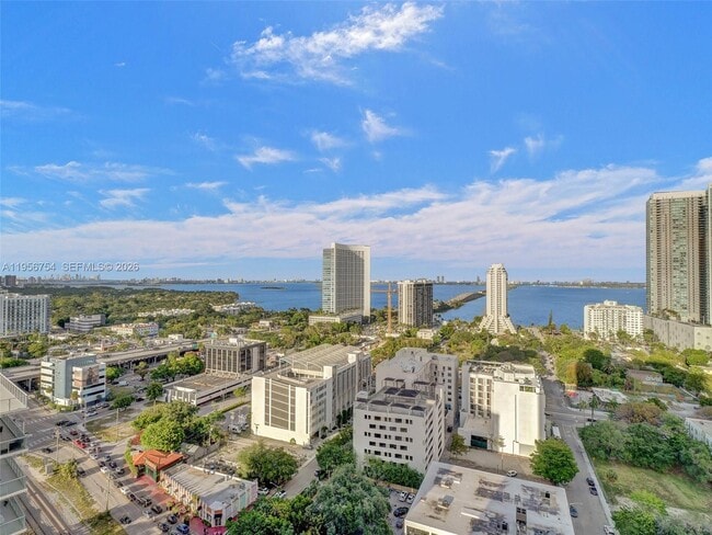 Building Photo - 121 NE 34th St