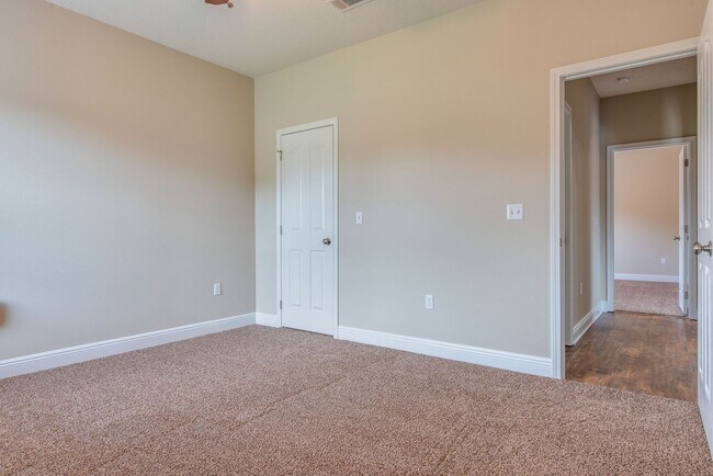 Building Photo - Spacious 4-Bedroom Home - Winners Gait