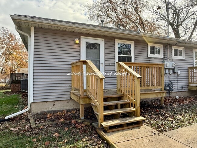 Building Photo - 2 Bedroom Duplex
