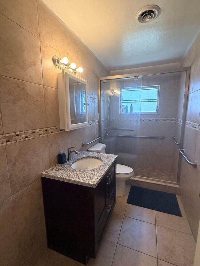 Building Photo - Beautifully Remodeled and updated Longwood beauty!  Call SHEILA C 407-687-7900