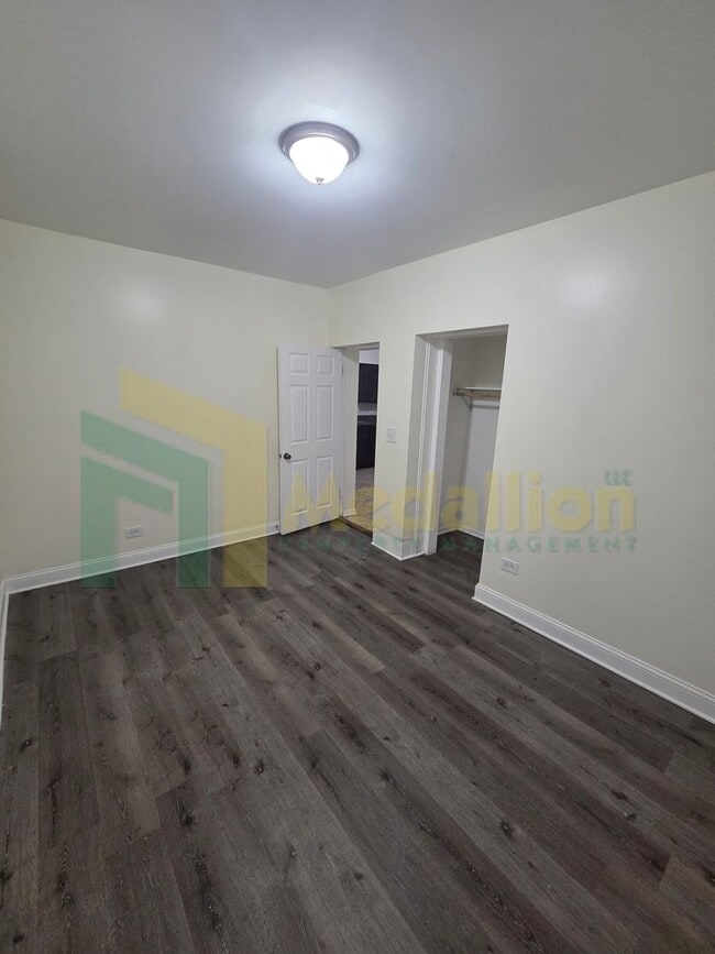 Building Photo - 9318 S Loomis St