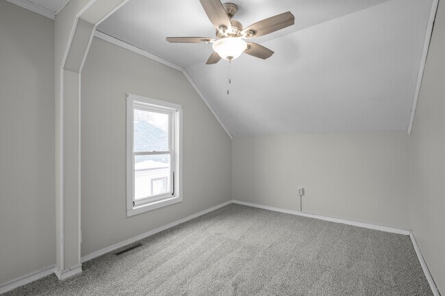 Building Photo - 509 W Baker St