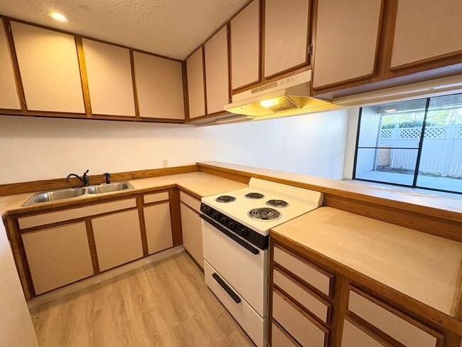 Building Photo - Spacious 1-Bedroom Ground Floor Apartment – Available Now!