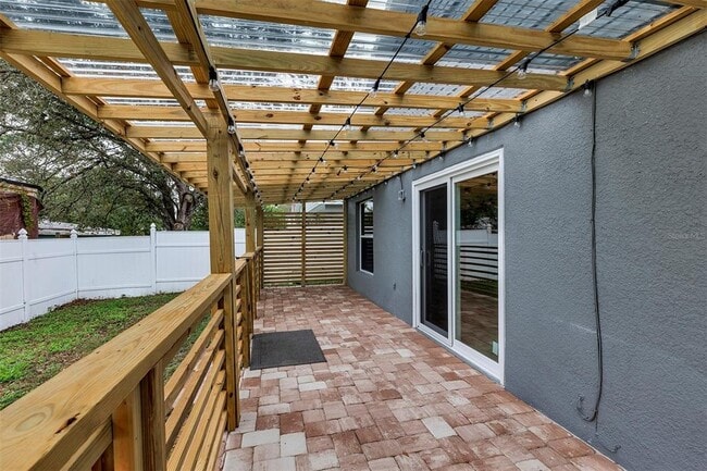 Building Photo - 7686 Pine Fork Dr