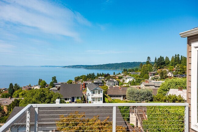 Building Photo - Stunning North Beach 4 bedroom, 3.5 bath with breathtaking view.