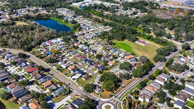 Building Photo - 1424 Vinetree Dr