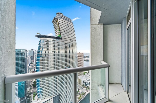 Building Photo - Studio, 1 bath Condo - 475 Brickell Ave Ap...