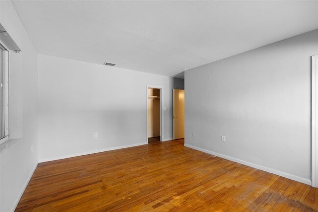 Building Photo - 516 NE 23rd St