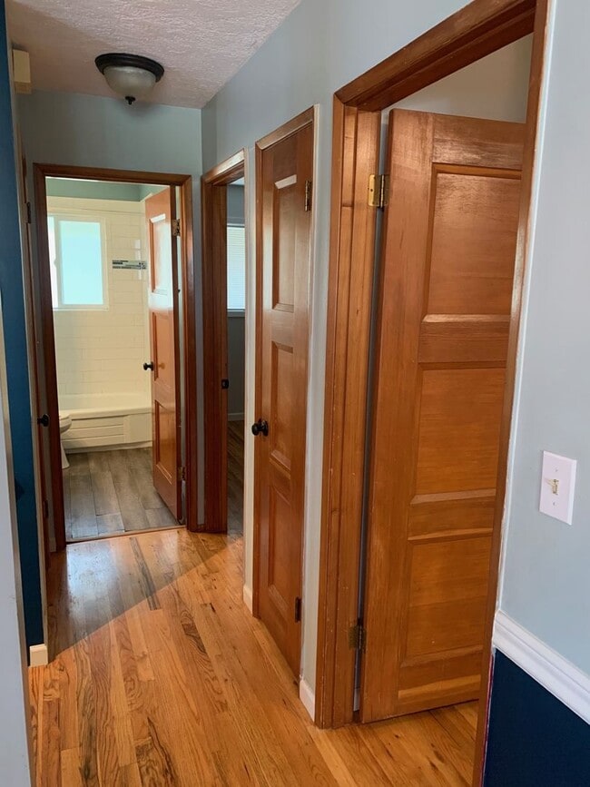 Building Photo - 4 Bedrooms, 2 Bathrooms, Daylight Ranch wi...