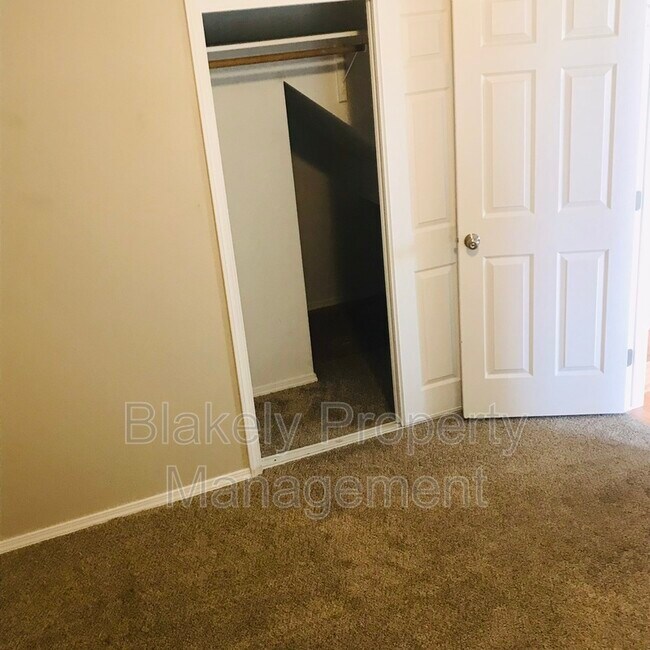 Building Photo - 72 N Pleasant Hill Dr