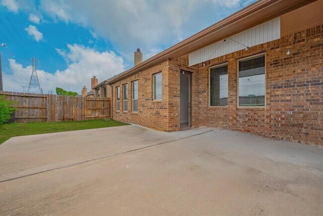 Building Photo - 4942 Thunder Creek Ln