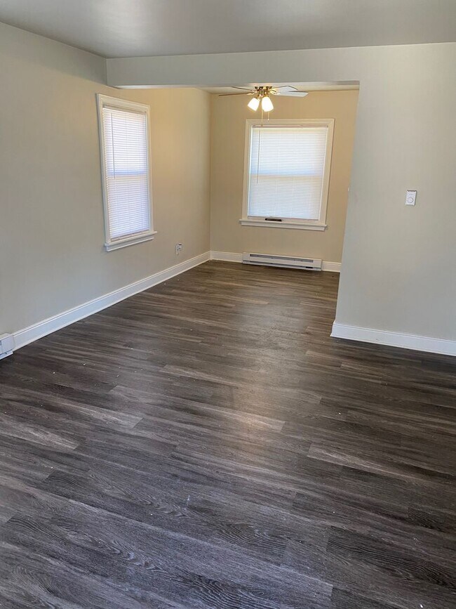 Building Photo - Just Renovated w/ large yard
