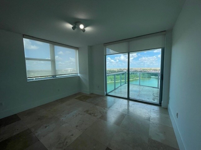Building Photo - 2681 N Flamingo Rd