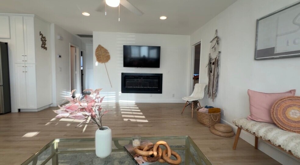 Building Photo - 52801 Avenida Alvarado