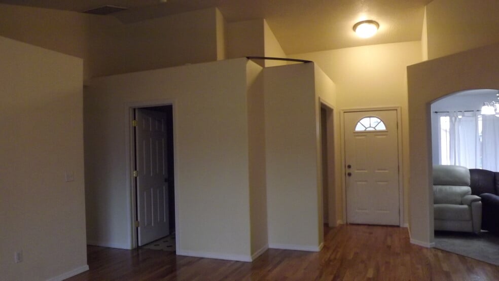 Building Photo - 14150 Shenandoah St