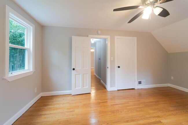 Building Photo - Beautiful Home With an Excellent Location in Potomac, MD