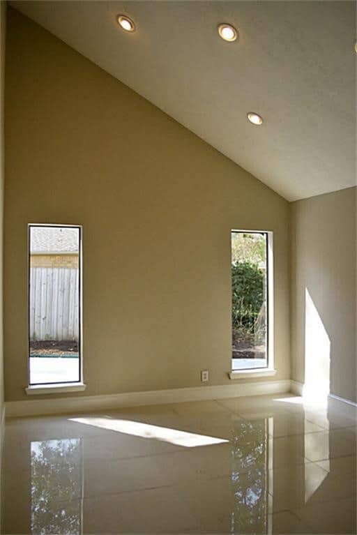 Building Photo - 2127 Manor Green Dr