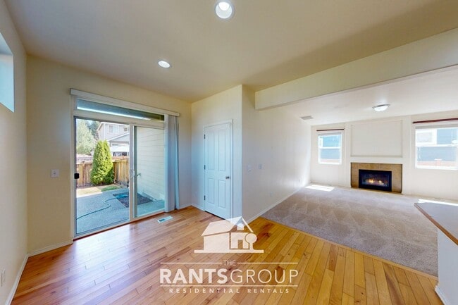 Building Photo - Spacious Summerwalk Home: 4 Bed + Den, Pri...