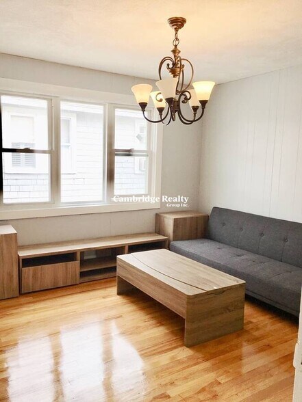 Primary Photo - 62 Woods Ave