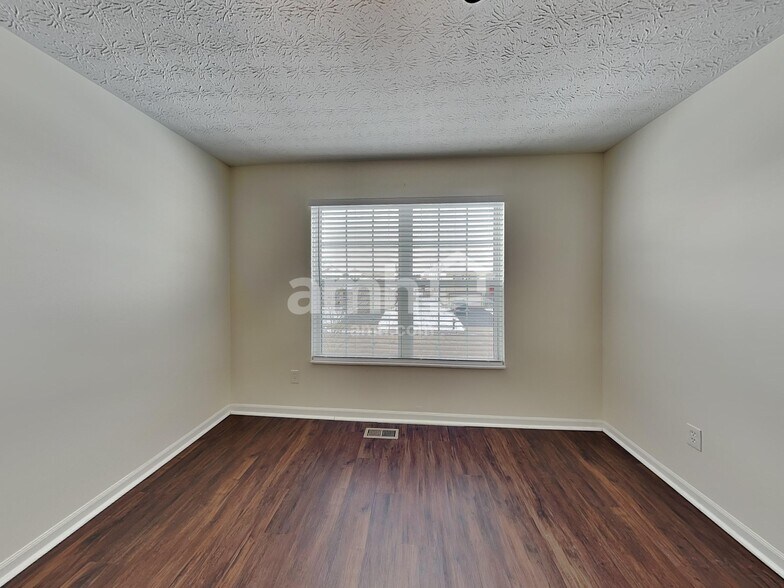 Building Photo - 568 Princeton St