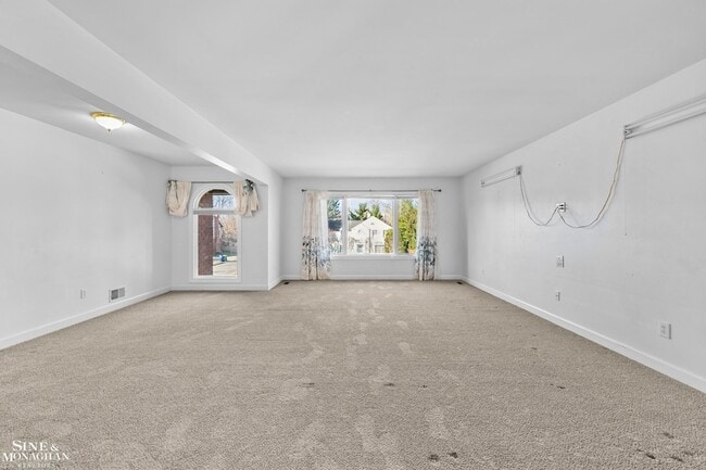 Building Photo - 904 Trombley Rd