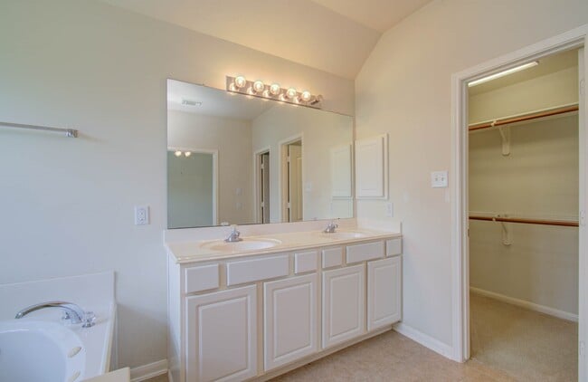 Building Photo - 1519 Mustang Crossing