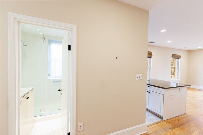 Building Photo - Large Sunny Dupont Two-Bed Condo Rental with Parking!