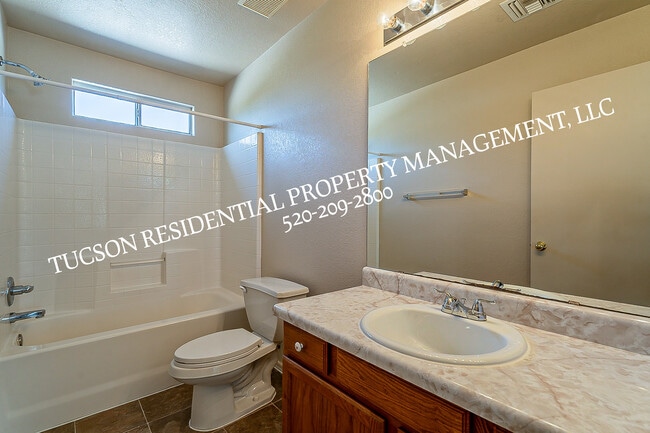 Building Photo - 5891 E Farmridge Dr