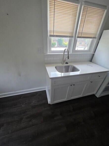 Building Photo - 1084 S Hanover St