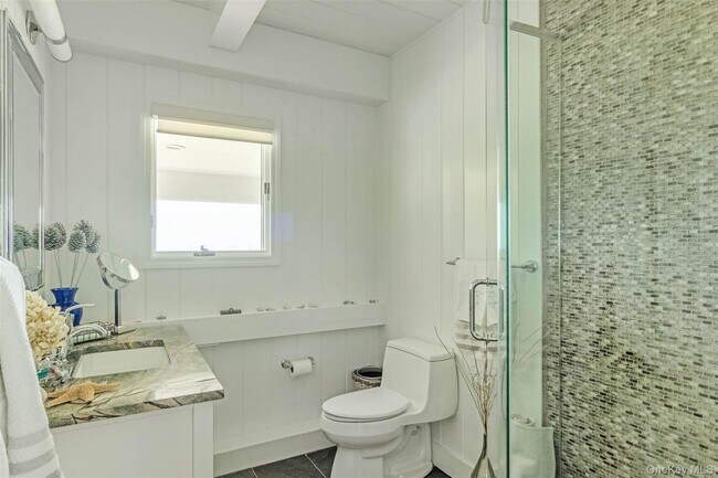 Building Photo - 2700 Sound Dr