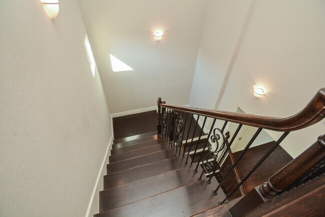 Building Photo - 1610 Parker St