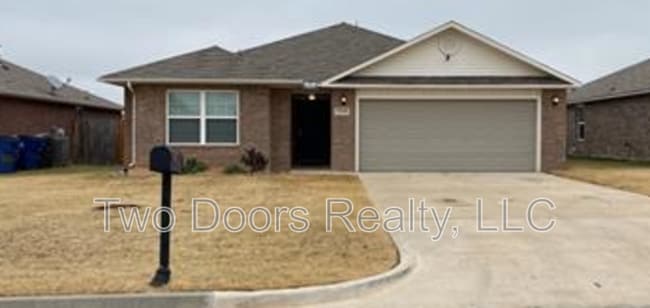 Building Photo - 10240 Hidden Village Dr