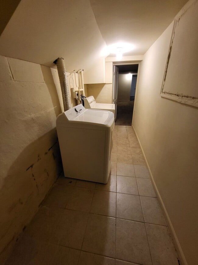 Building Photo - 2 Bed with Finished Basement