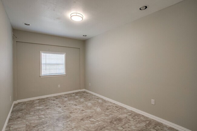 Building Photo - Great 4 Bed, 2 Bath Rental Available for New Tenants- 76134