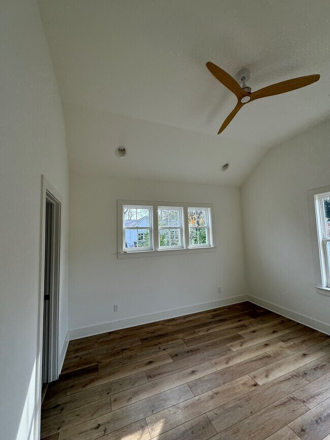 Building Photo - 509 Rosedale Ave