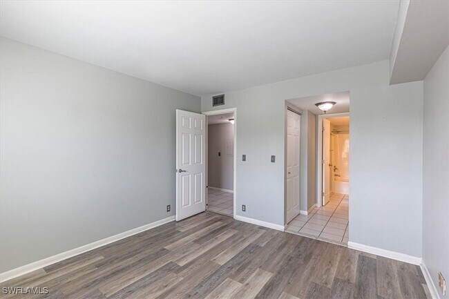 Building Photo - 2885 Palm Beach Blvd