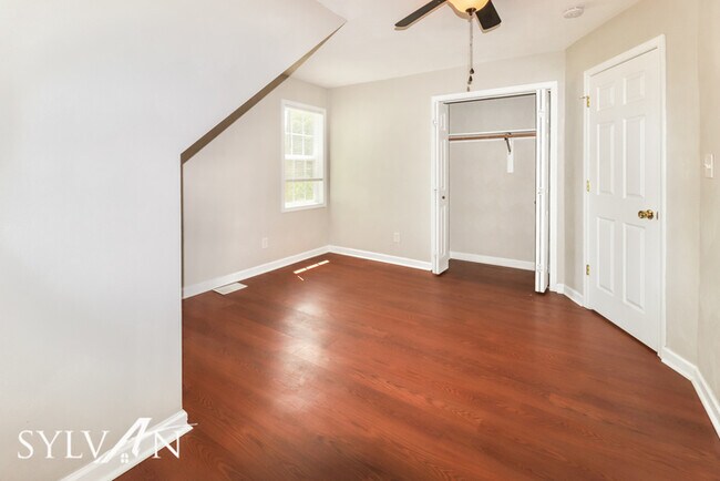 Building Photo - The living is easy in this 3 bedroom, 1.5 ...