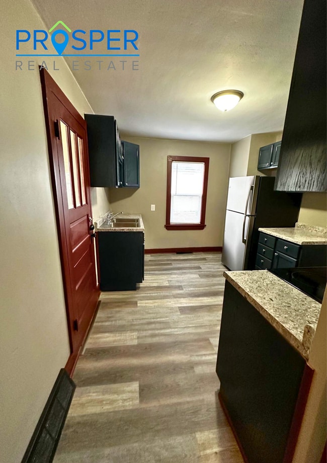 Building Photo - OM1104