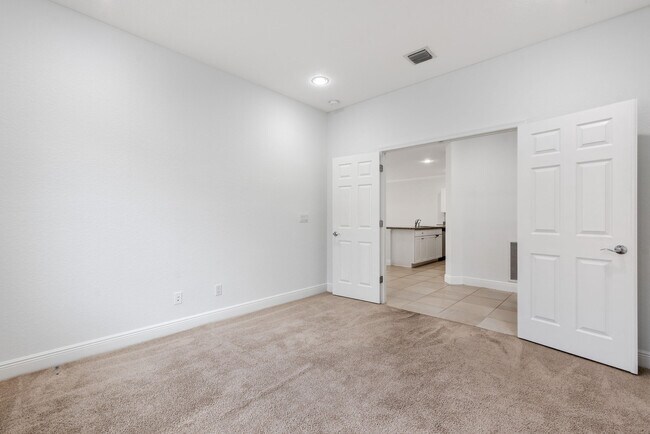 Building Photo - 1367 NW Leonardo Cir