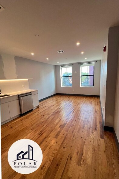Primary Photo - 568 Communipaw Ave