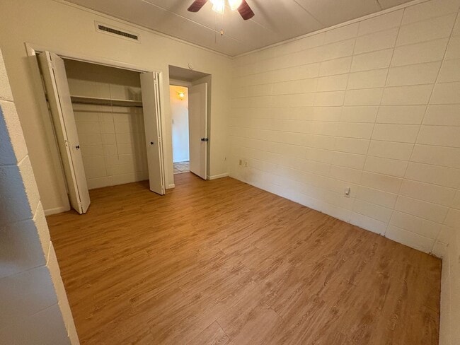 Building Photo - Brightwood - 900-B4