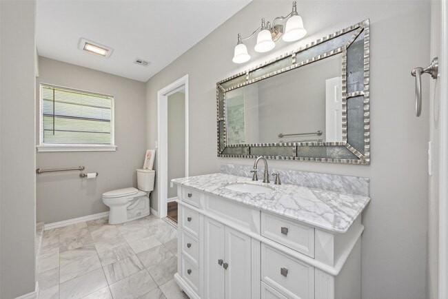 Building Photo - 105 Glenmora Ct