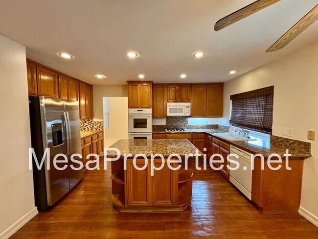 Building Photo - 3707 S Mustang Dr