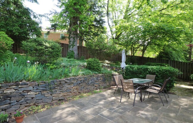 Building Photo - COMING SOON - 4Bed/2.5Bath Raised Rambler in Bannockburn near Glen Echo Park!