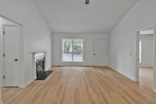 Building Photo - FOR RENT in Goodlettsville - Beautiful Renovation!