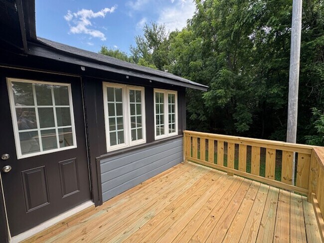 Building Photo - Renovated 3 Bedroom/2 Bath Home