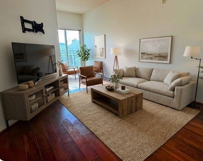 Building Photo - 450 J St