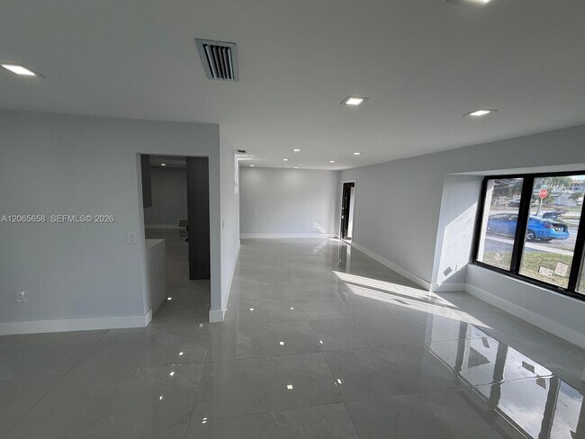 Building Photo - 10581 NW 28th Manor
